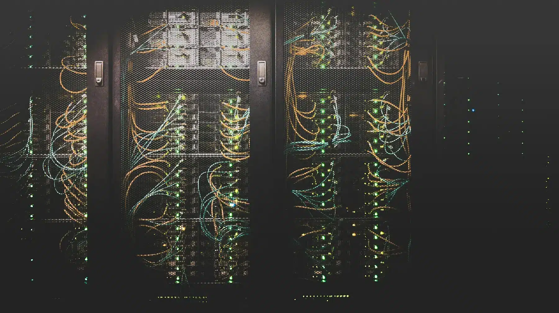 Structured network cabling and managed infrastructure in a data centre