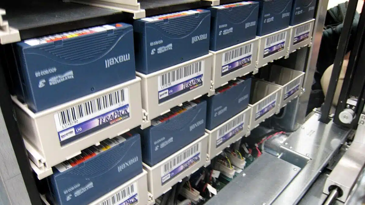Real LTO tape library cartridges and hardware for server tape backup drives